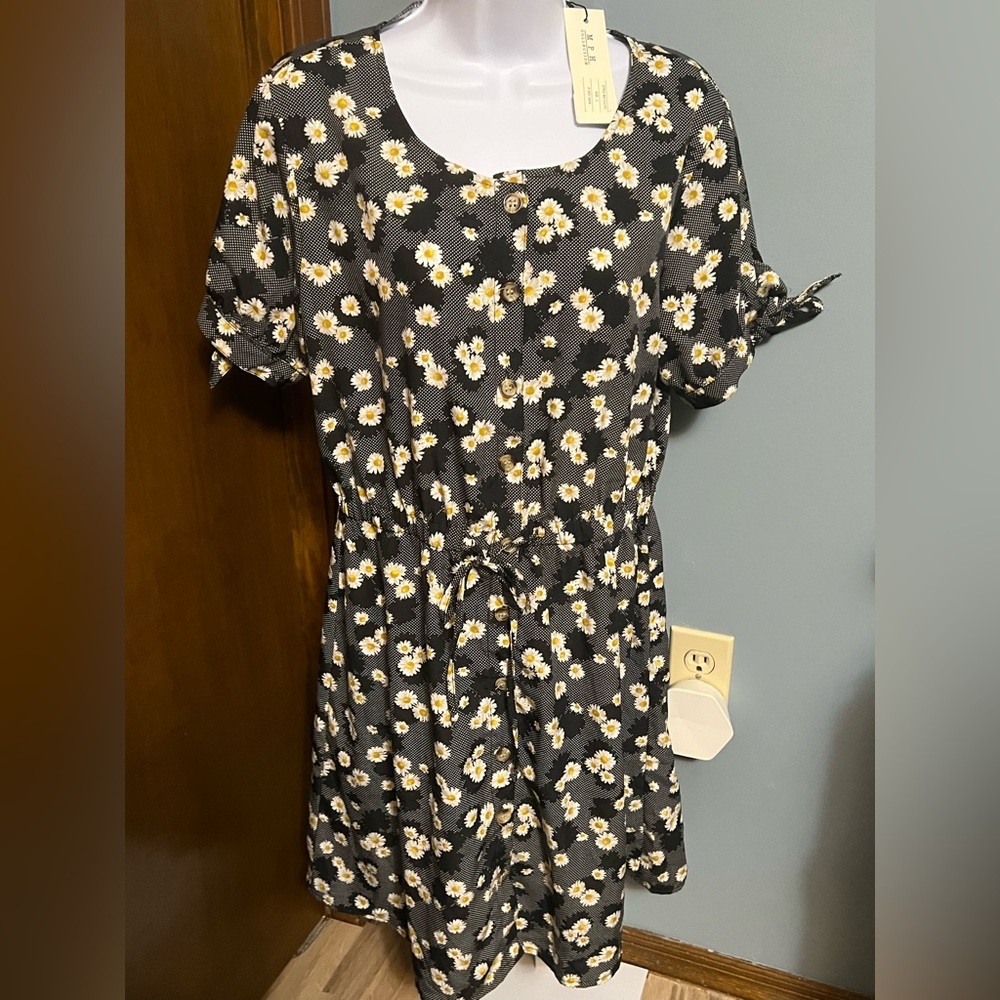 MPH Collection NWT Floral Print Above the Knee Dress with Tie Sleeves NWT Large
